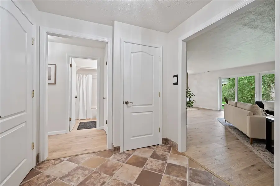 31 Huston Rd, Oakmont, PA 15139 - Image #3