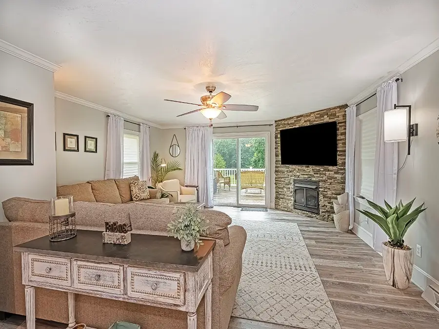 327 Hannahstown Rd, Jefferson, PA 16023 - Image #2