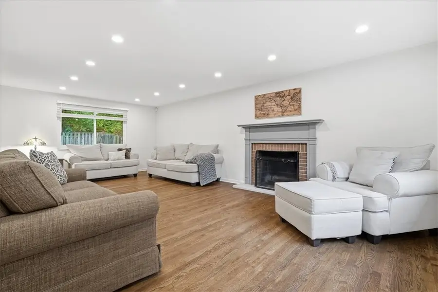 356 Sharon Dr, Forest Hills, PA 15221 - Image #3