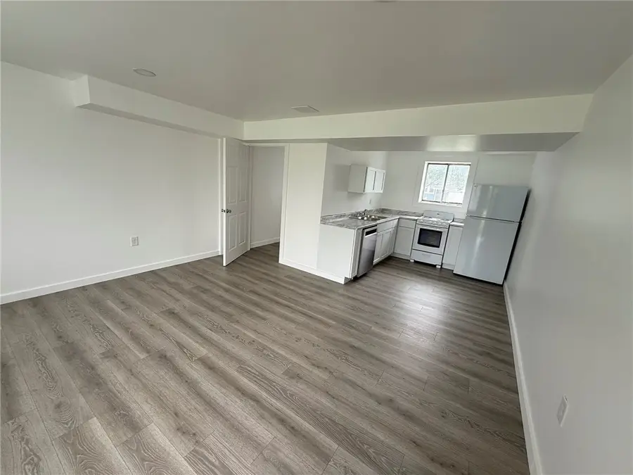 216 E Jackson St, Houston, PA 15342 - Image #2