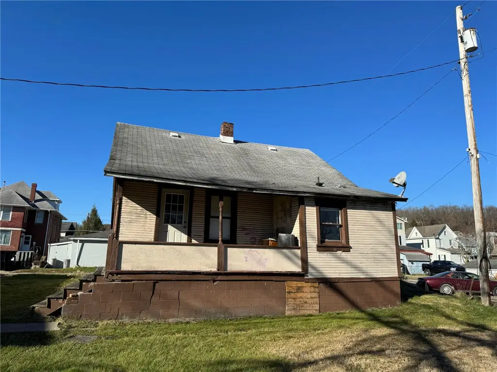 220 E Jackson St, Houston, PA 15342 - Image #1