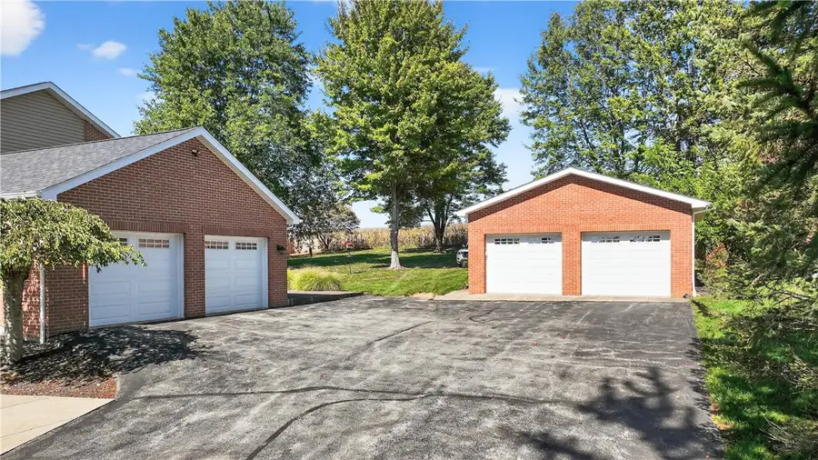 496 Fairlane Blvd, Big Beaver, PA 16141 - Image #3