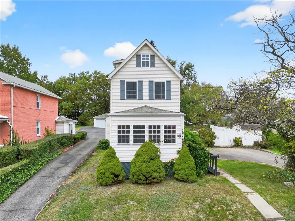 725 Eastman St, West Mifflin, PA 15122 - Image #1