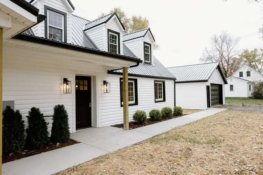 121 White Oak Dr, Connoquenessing Township, PA 16053 - Image #2