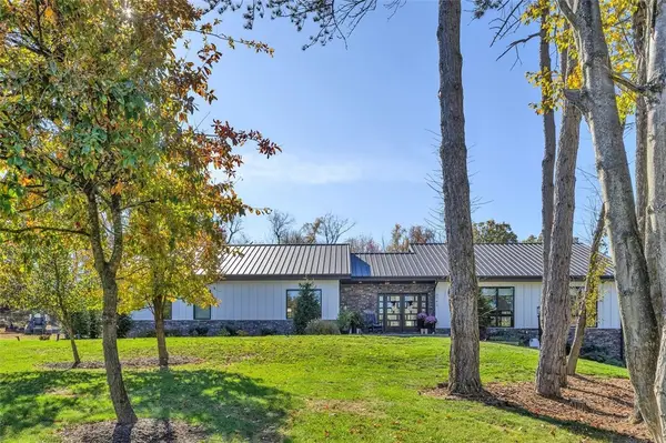 6742 Old Mars Crider Rd, Cranberry Twp, PA 16066