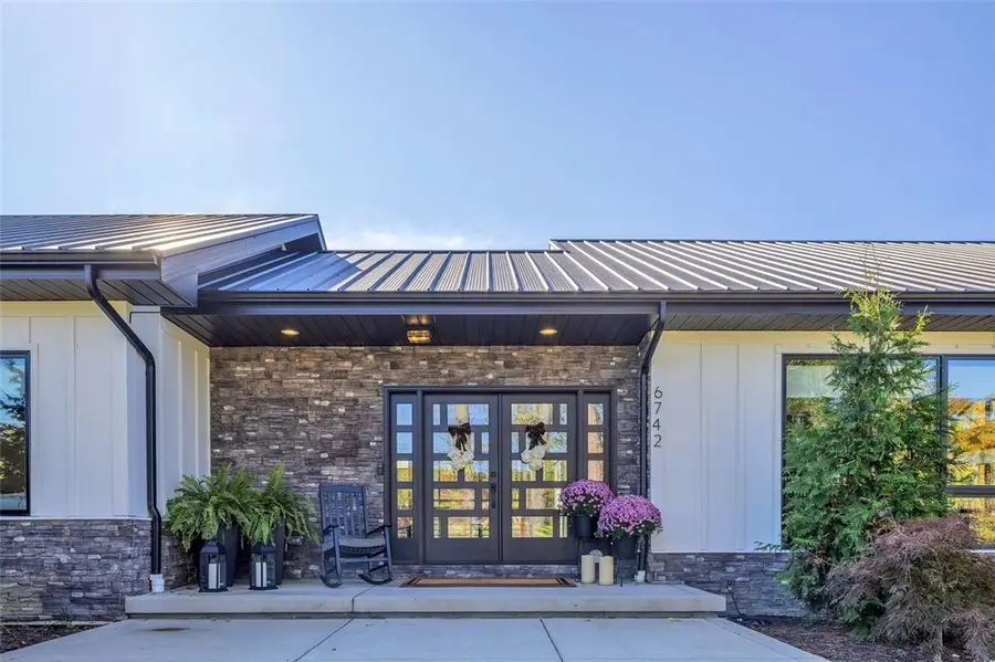 6742 Old Mars Crider Rd, Cranberry Township, PA 16066 - Image #2