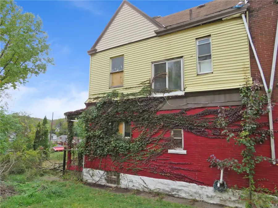 300 Winston St, Hazelwood, PA 15207 - Image #2