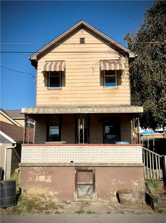 807 Hazlett Avenue, Brackenridge, PA 15014