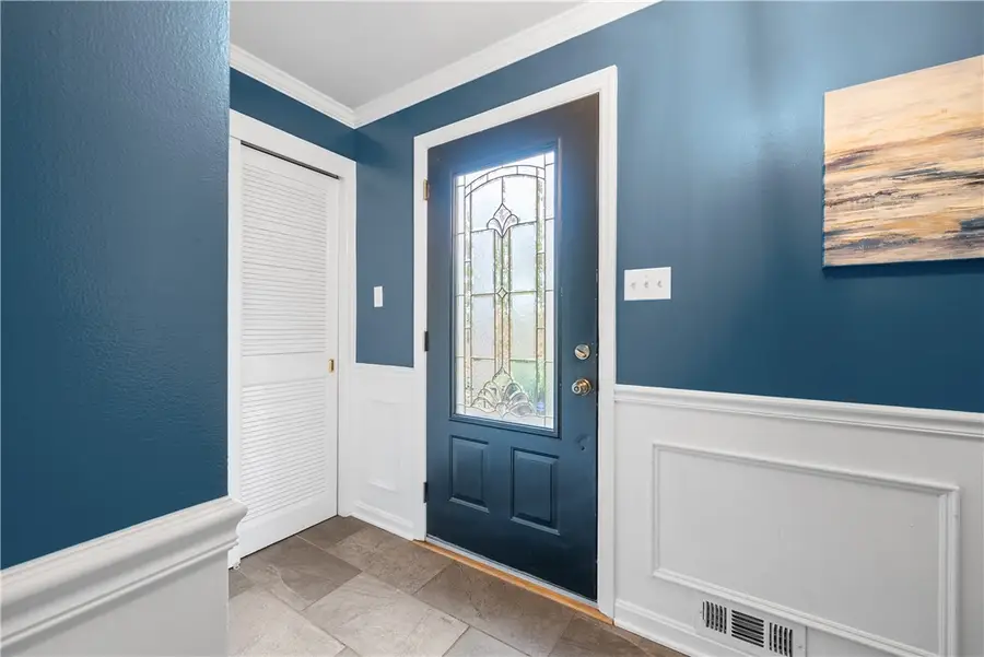 865 Foxland, Mount Lebanon Township, PA 15243 - Image #3