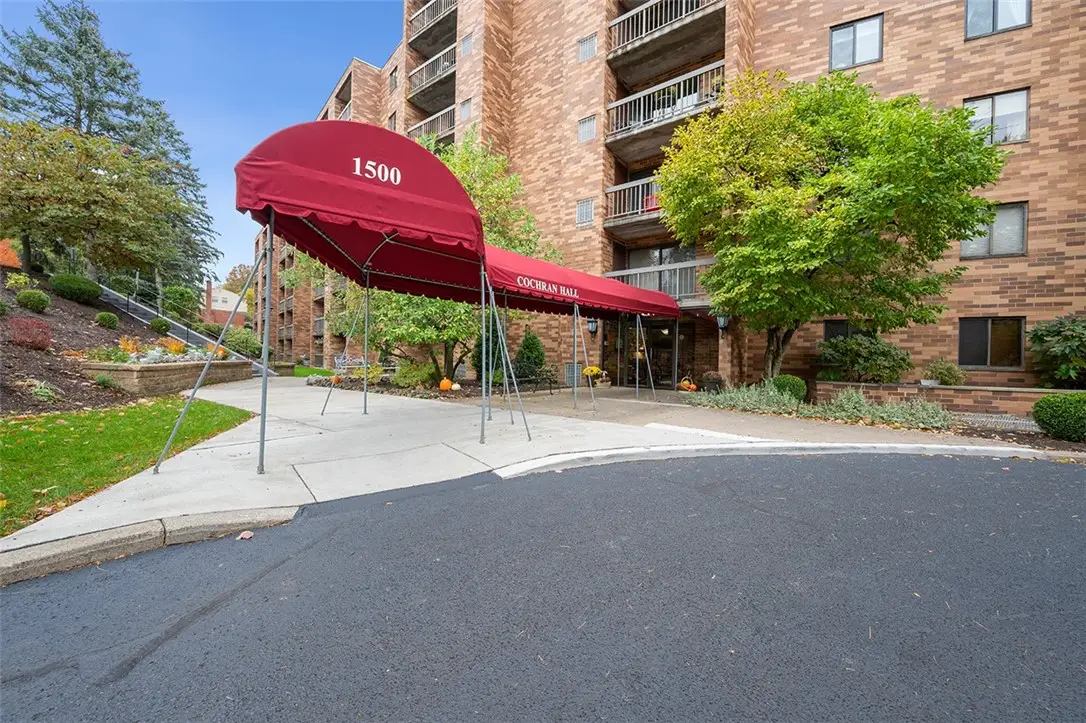 1500 Cochran Road #809, Scott Township, PA 15243 - Image #1