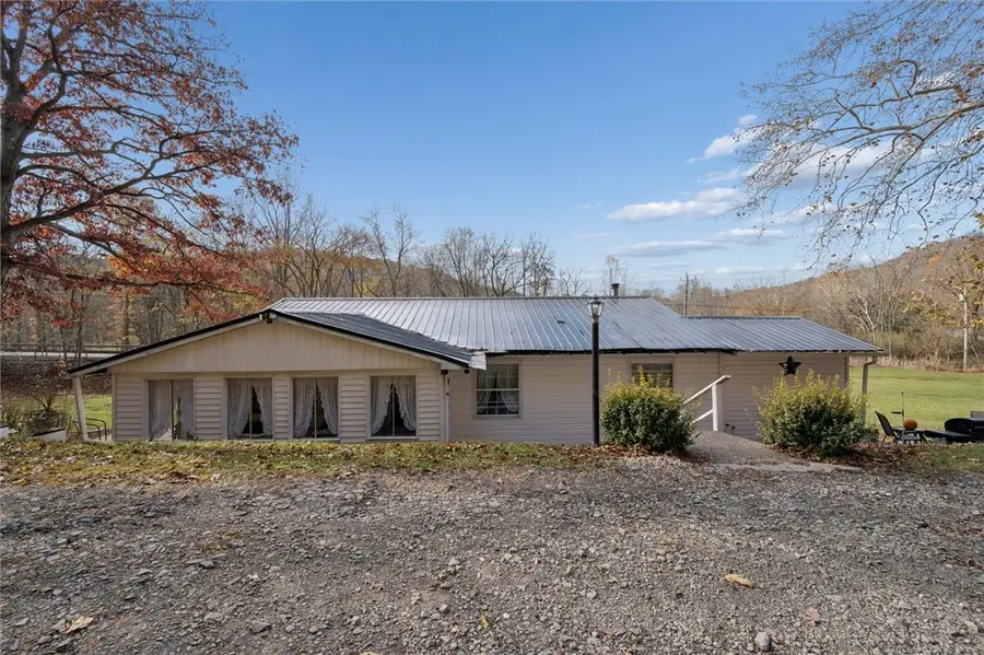 6241 Elders Ridge Rd, Conemaugh, PA 15681 - Image #2