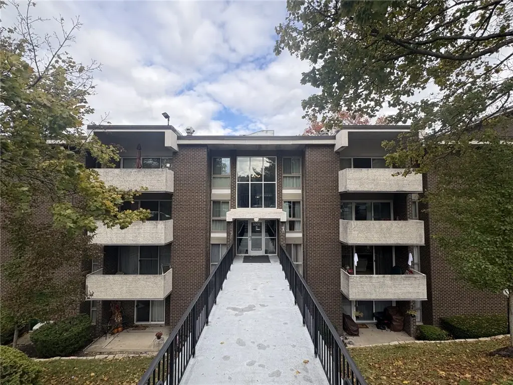 1208 Charlemagne Circle #1208, Ross Township, PA 15237 - Image #1