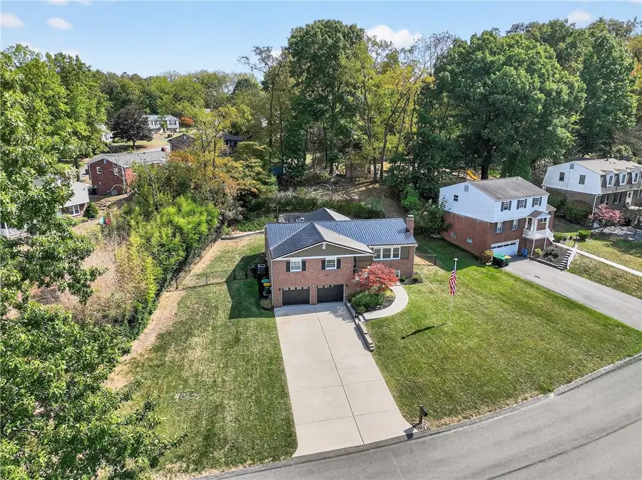 5184 S Carterton Dr, Hampton, PA 15044 - Image #2