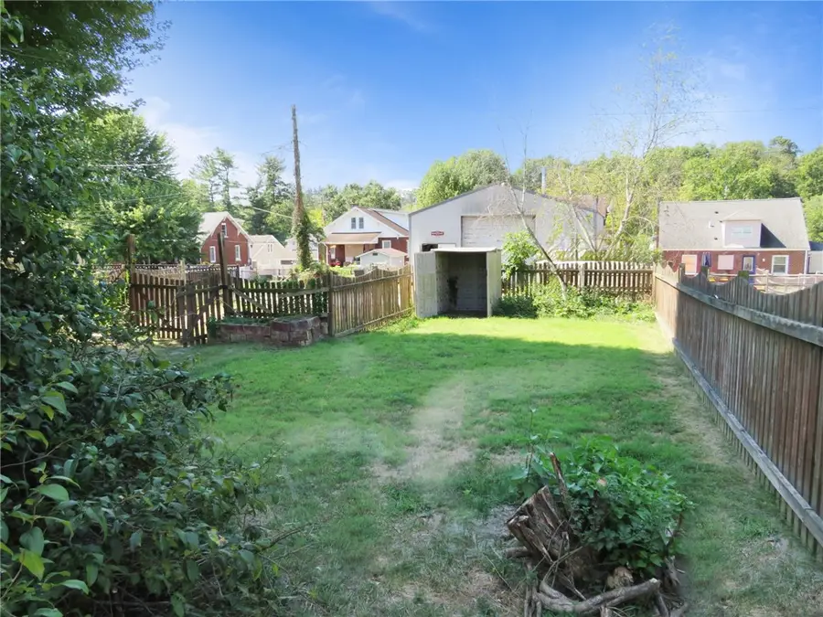 207 N Main St, Houston, PA 15342 - Image #3