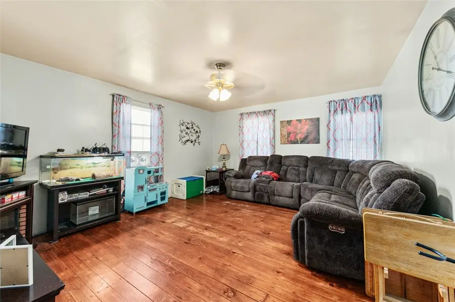 943 Old National Pike, Centerville, PA 15417 - Image #2