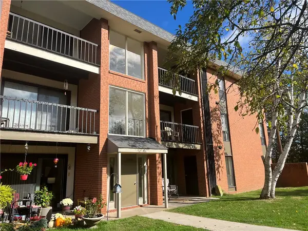 1000 College Park Dr #9, Moon/Crescent Twp, PA 15108