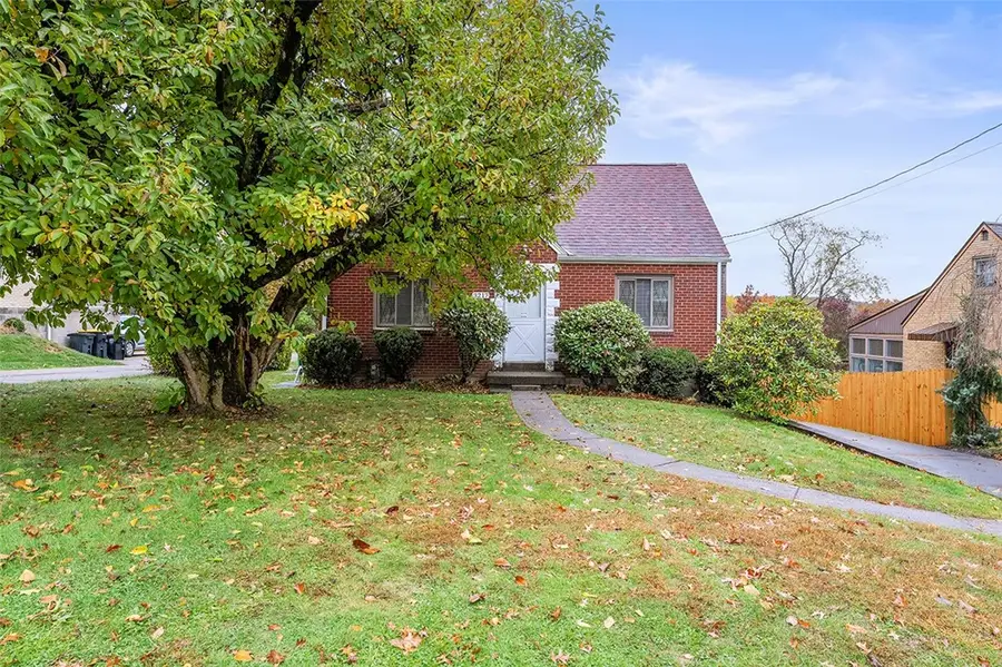 3217 Elderwood Dr, Bethel Park, PA 15102 - Image #3