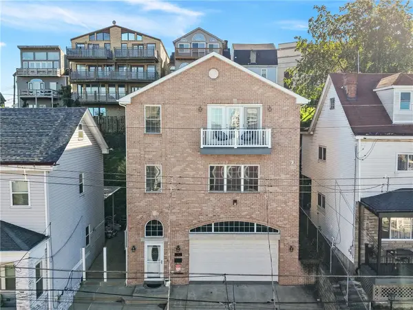 11 Natchez St, Mt Washington, PA 15211