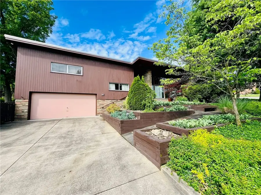 93 Princeton Ave, Uniontown, PA 15401 - Image #2