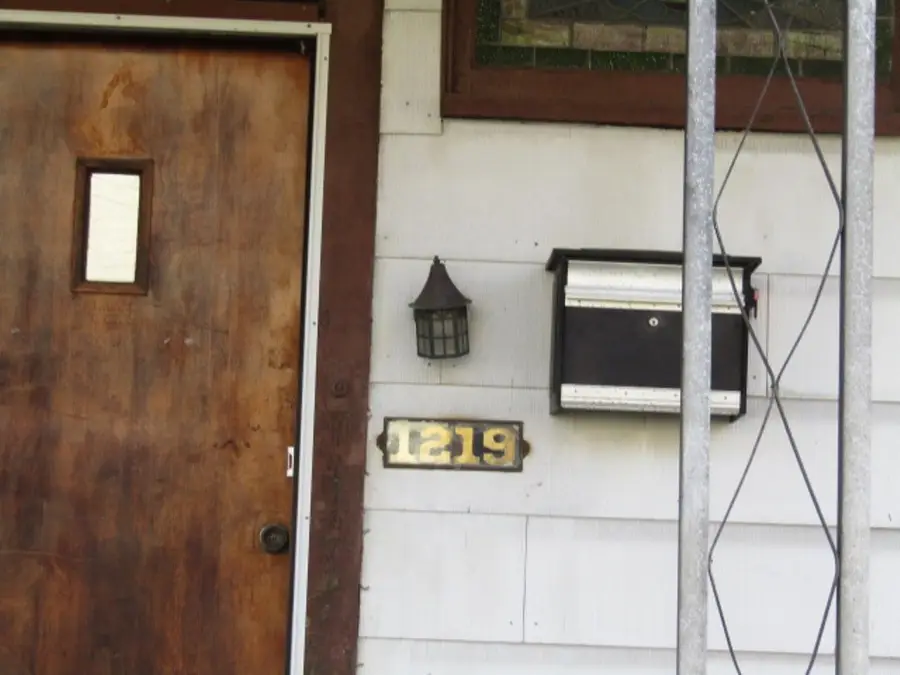 1219 Tweed St, Pittsburgh, PA 15204 - Image #2