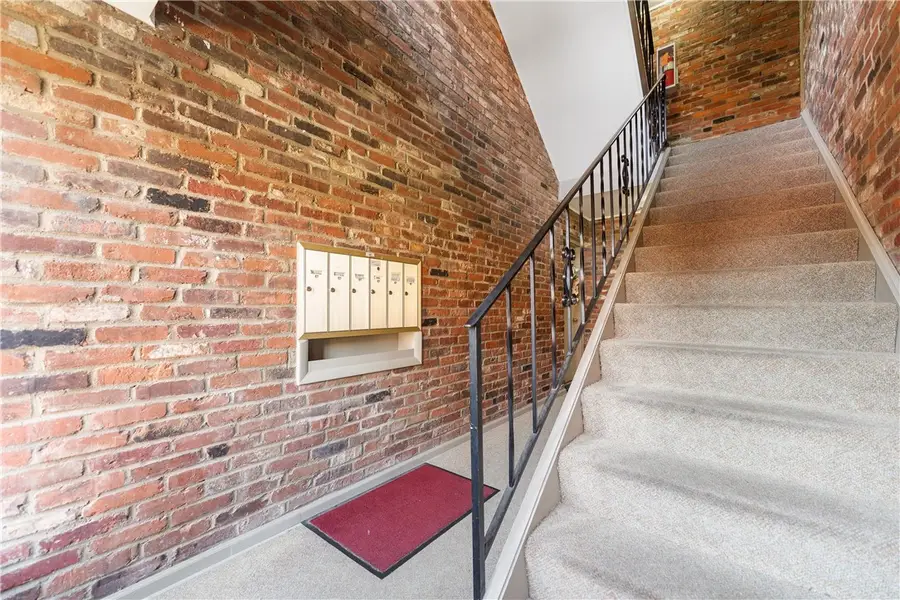 103 Jamestown Dr #C, Scott Township, PA 15216 - Image #2