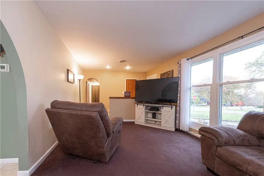 332 Frazier Dr, Neshannock Township, PA 16105 - Image #3