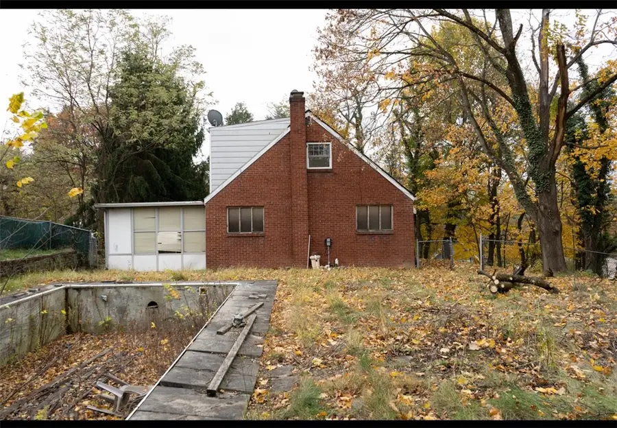 310 Mccutcheon Ln, Penn Hills, PA 15235 - Image #2