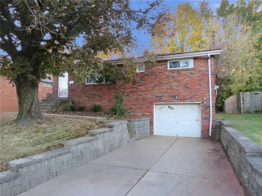 214 Erwin Pl, McKees Rocks, PA 15136 - Image #3