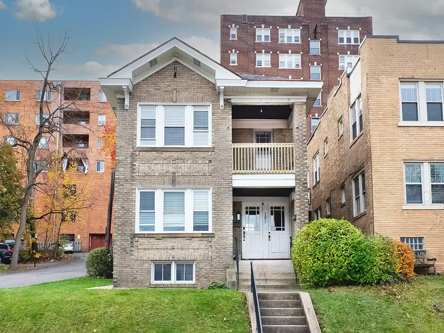 101 Shady Dr W, Mount Lebanon Township, PA 15228 - Image #2