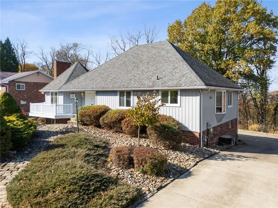 806 Golfview Drive, Elizabeth Township, PA 15135 - Image #2