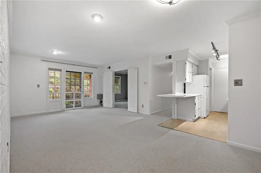 1060 Chatham Park Drive #E, Scott Township, PA 15216 - Image #2