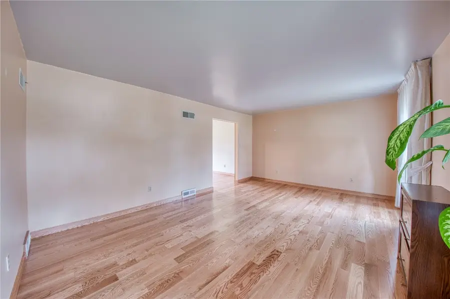 105 Colonial Way, Center, PA 15001 - Image #3