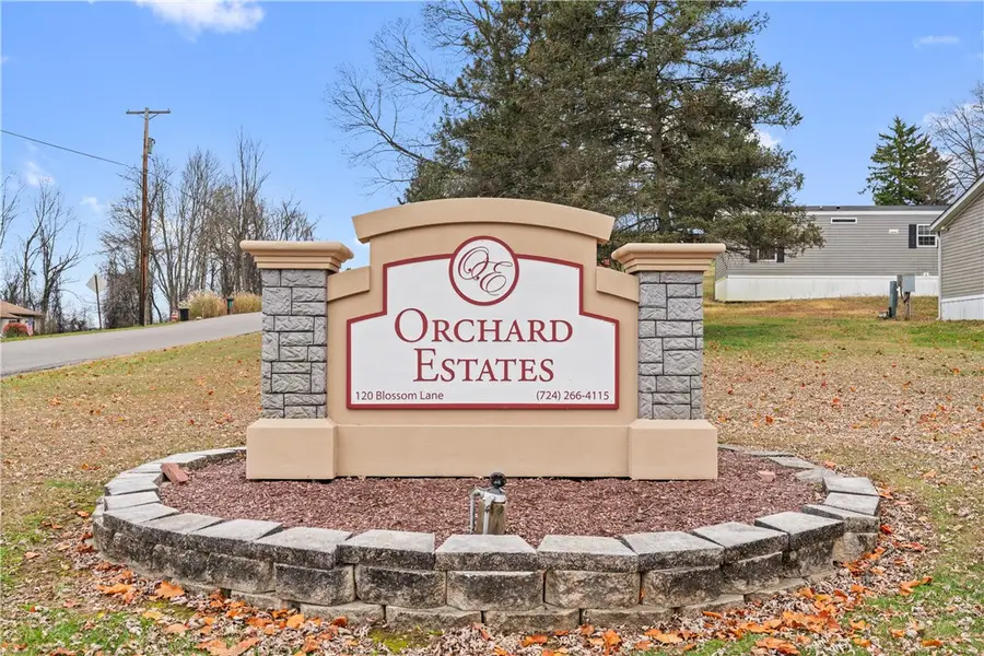 216 Blossom Ln, Economy, PA 15143 - Image #2