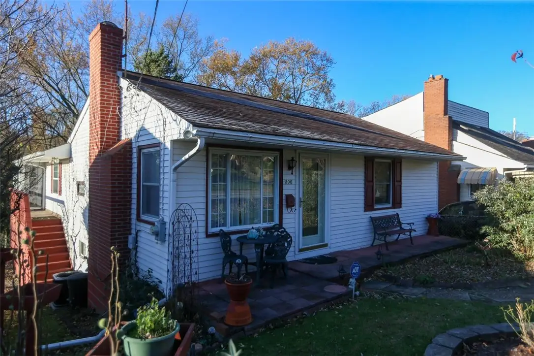 806 Kerry Hill Dr, Castle Shannon, PA 15234 - Image #1