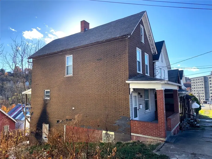 98 Cuyler Ave, Jeannette, PA 15644 - Image #2