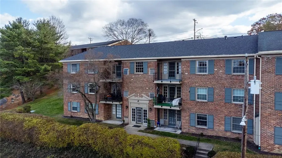 1060 Chatham Park Dr #H, Scott Township, PA 15216 - Image #2