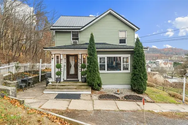 320 Elizabeth Avenue, Evans City Boro, PA 16033