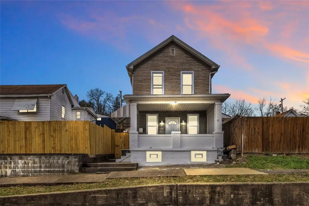 1209 Lower Meadow Ave, Charleroi, PA 15022 - #1