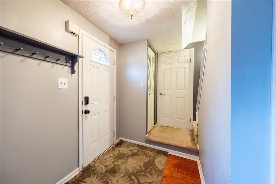 1069 Highfield Rd, Bethel Park, PA 15102 - Image #3