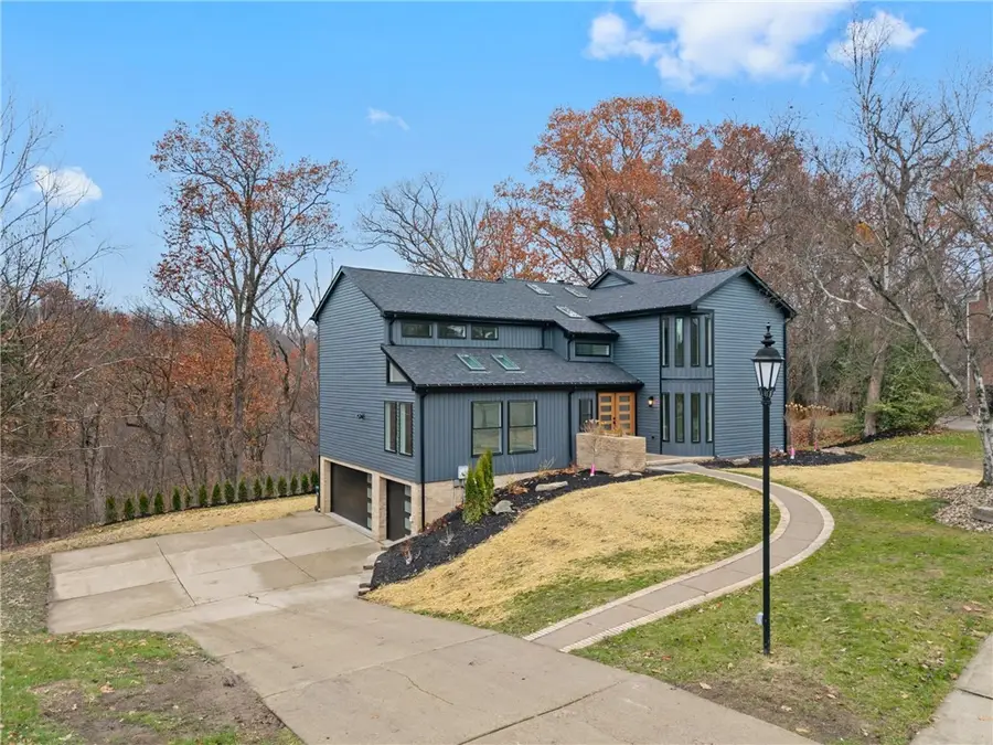 10492 Olde Villa Dr, McCandless, PA 15044 - Image #2