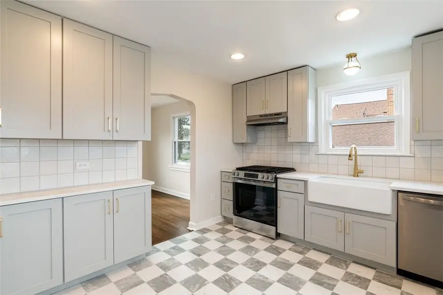 2103 Oriole Dr, Hopewell, PA 15001 - Image #2