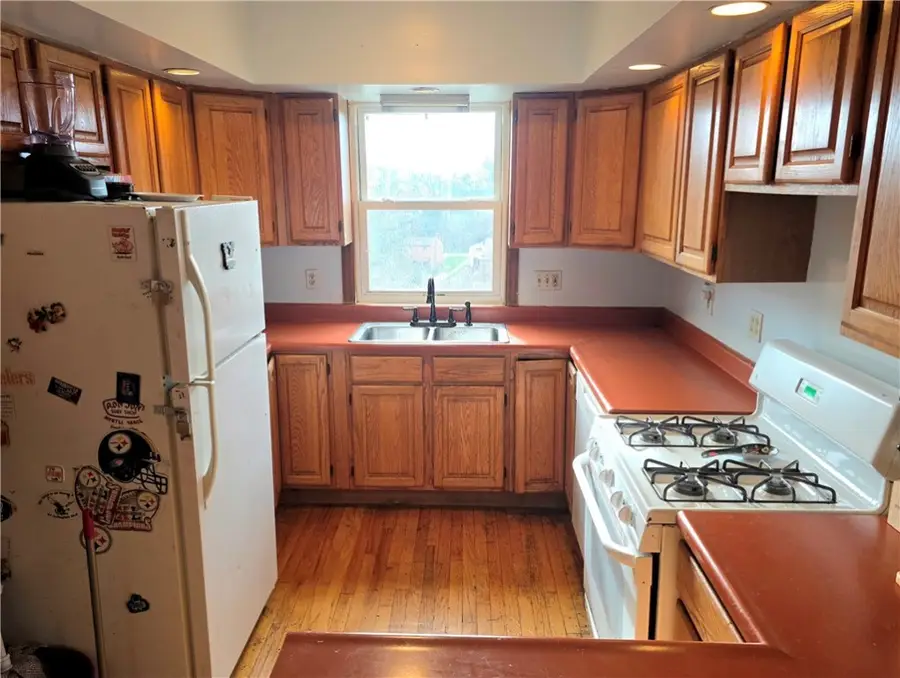 3102 Hazelhurst Ave, Baldwin, PA 15227 - Image #3