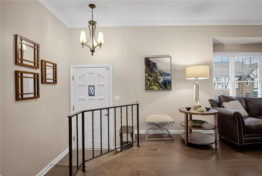 313 Kingsberry Cir, Mount Lebanon Township, PA 15234 - Image #2