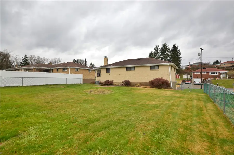 109 Thorncrest Drive, Kennedy, PA 15136 - Image #2