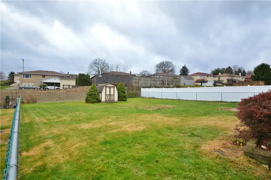 109 Thorncrest Drive, Kennedy, PA 15136 - Image #3