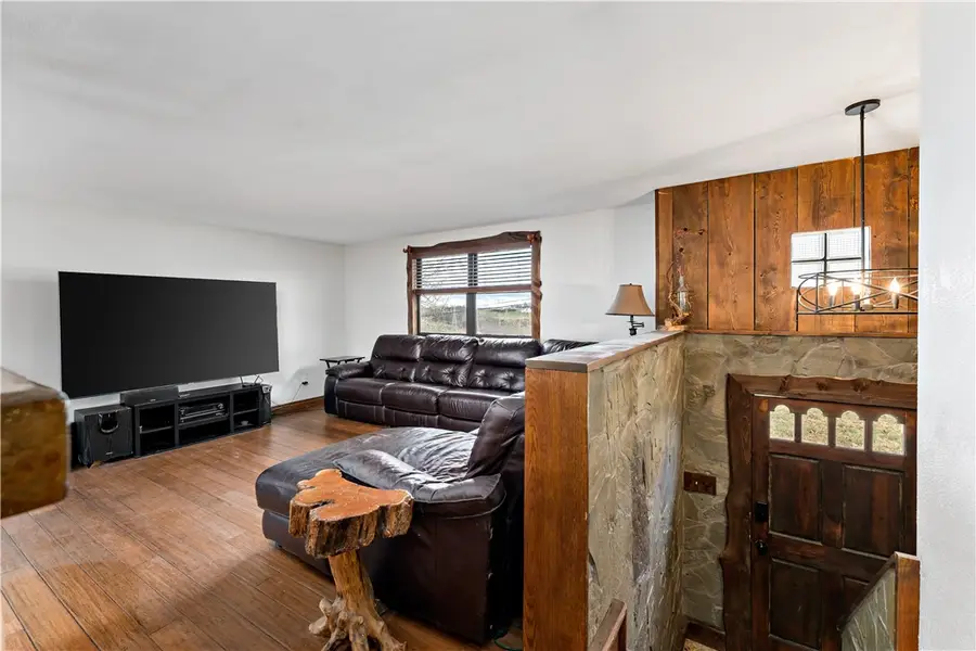 2011 Riverview Dr, Jefferson Hills, PA 15332 - Image #2