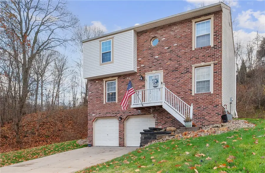 121 Shelbourne Dr, Moon Township, PA 15108 - Image #2