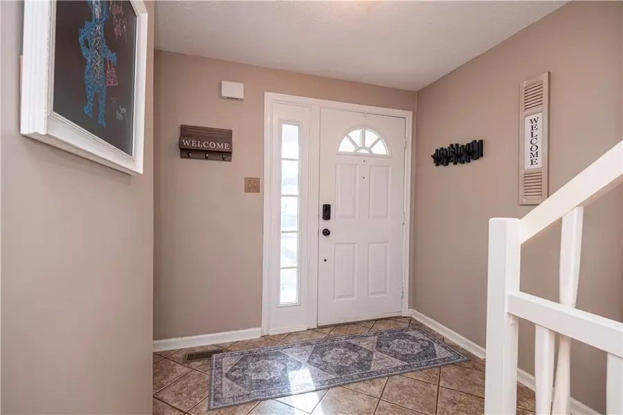 204 Clearbrook Ct, Cranberry Township, PA 16066 - Image #3