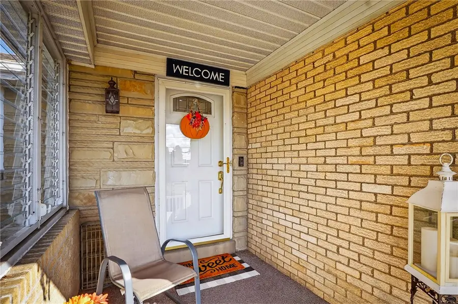 104 Thorncrest Dr, Kennedy, PA 15136 - Image #2