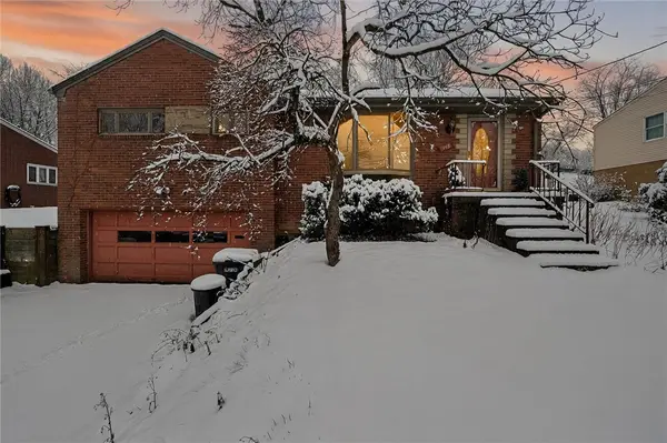 343 Long Dr, Upper St Clair, PA 15241